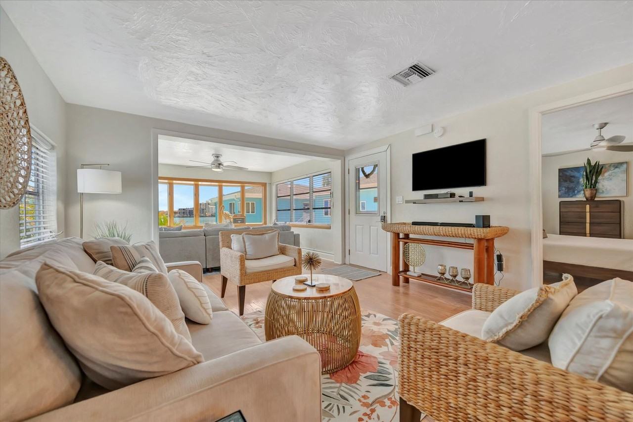 483 East Shore Drive - Photo 6 of 57