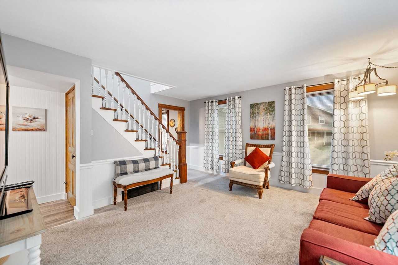 208 E Spring St #1285017P - Photo 2 of 19