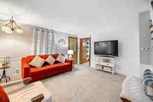 featured image of 208 E Spring St