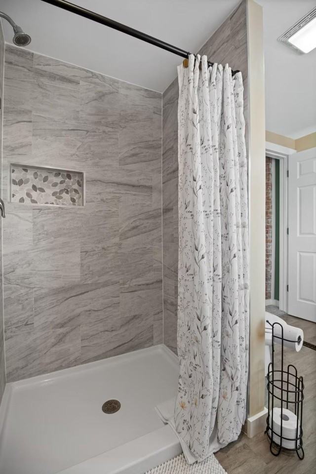 208 E Spring St #1285017P - Photo 4 of 19