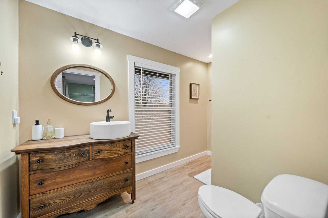 208 E Spring St #1285017P - Photo 5 of 19