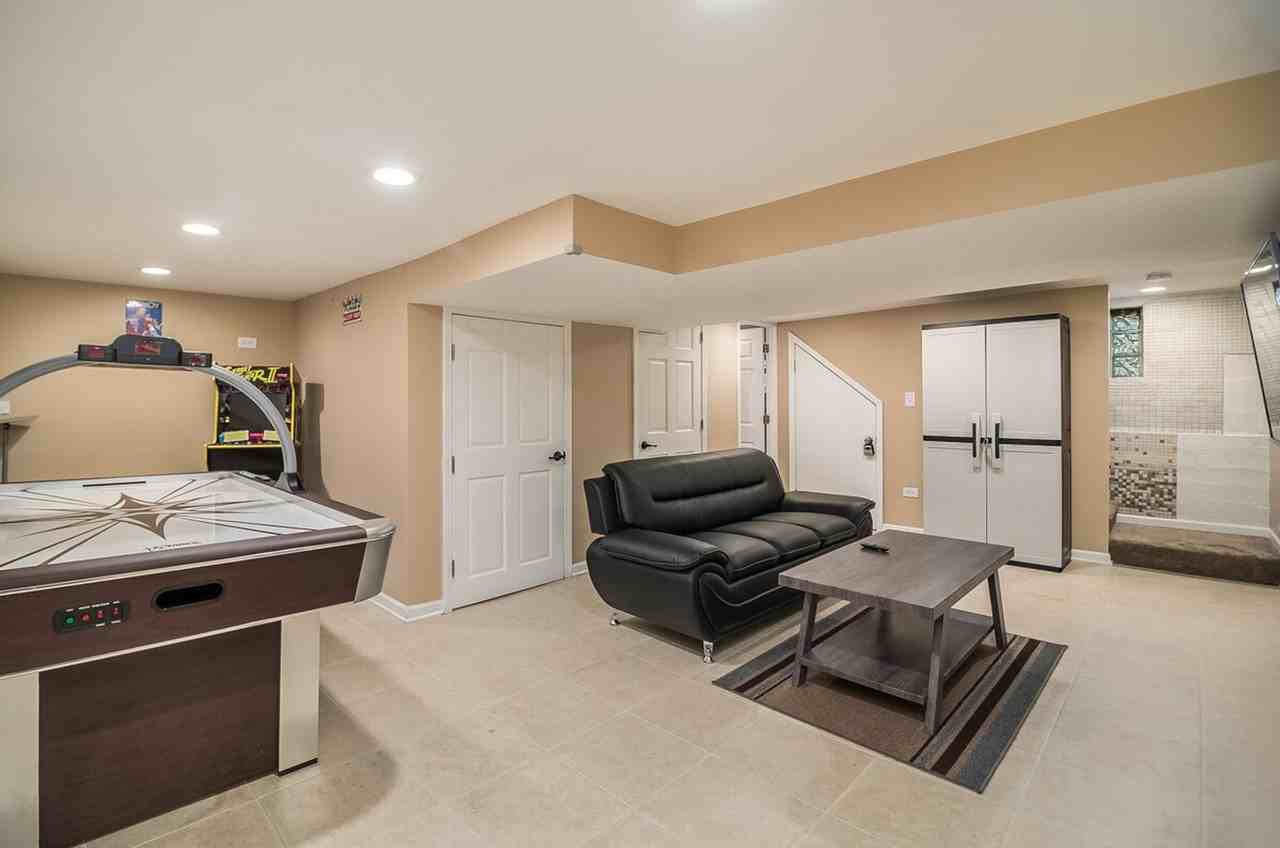 16 W Edward St #1285026P - Photo 7 of 25