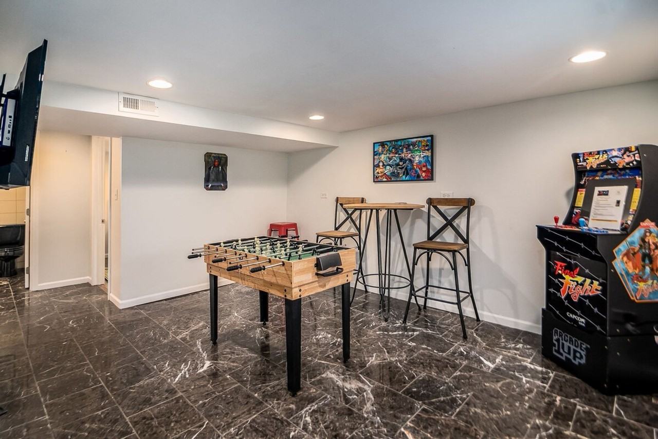 327 West School Street #1285045P - Photo 2 of 24