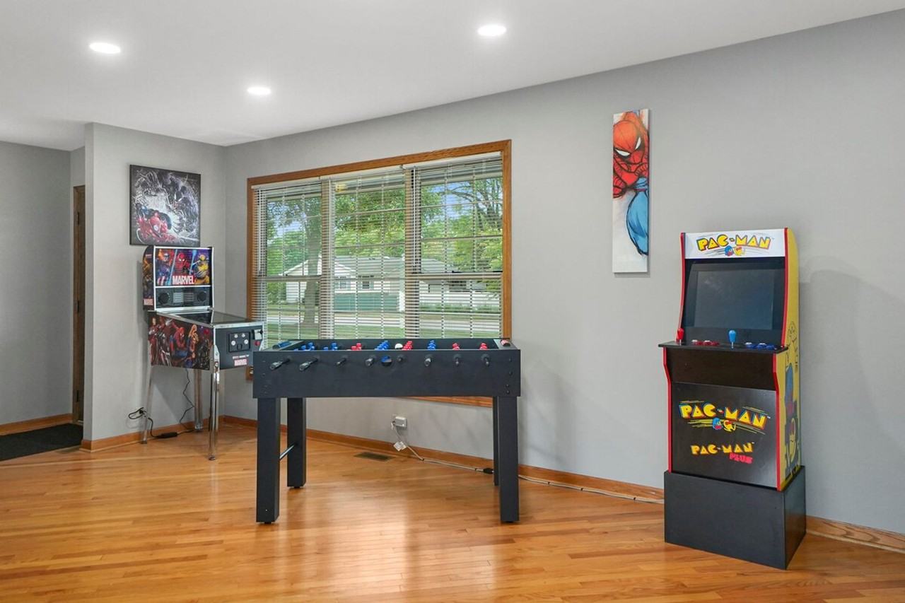 242 Banbury Ave #1285050P - Photo 2 of 22