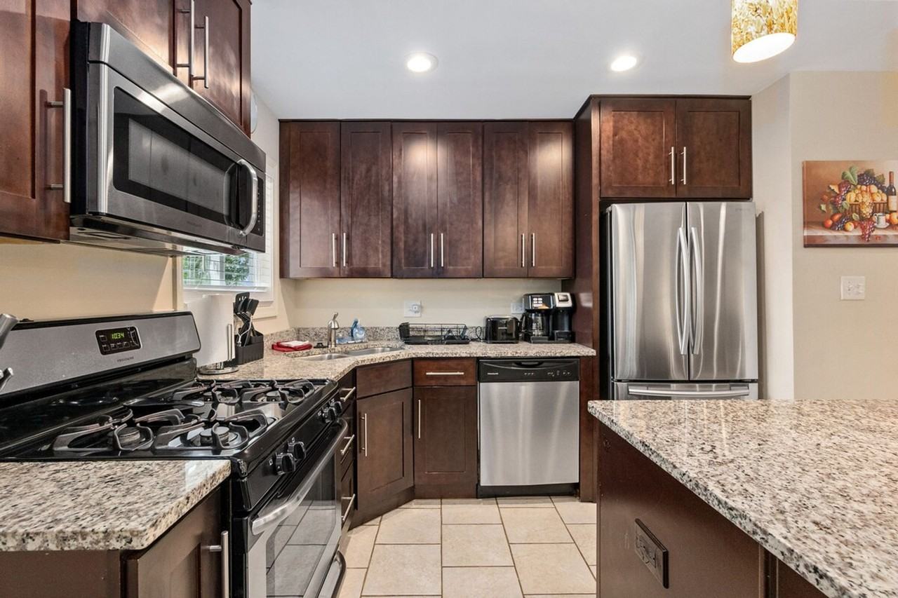 121 King Ct #1285053P - Photo 6 of 15