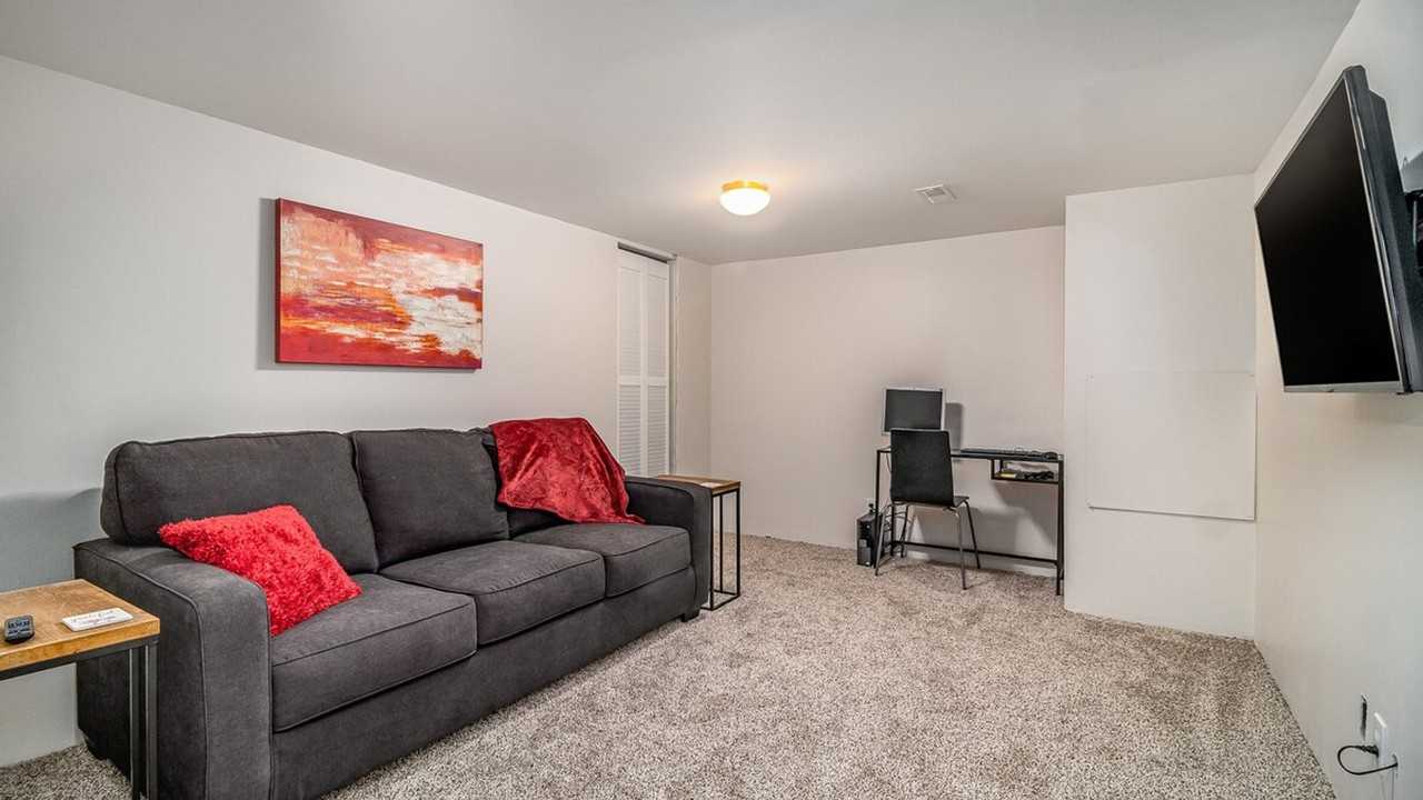 886 Arthur Dr #1285093P - Photo 4 of 28