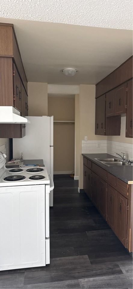 5310 46 Street - Photo 2 of 19