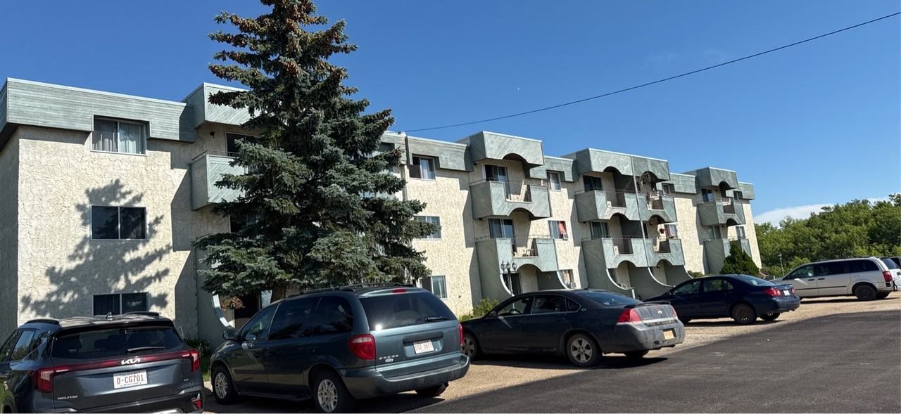 5322 46 St - Photo 2 of 7