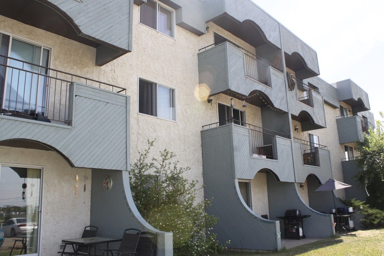 5322 46 St - Photo 5 of 7