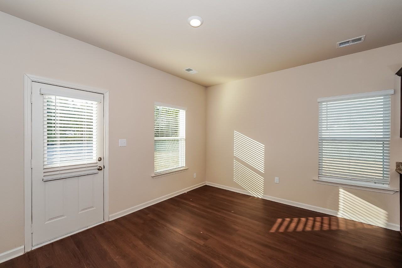 430 Clover Cir - Photo 3 of 29