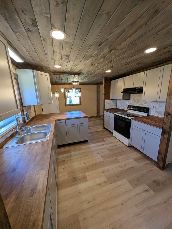 8149 Centerport Rd - Photo 2 of 12