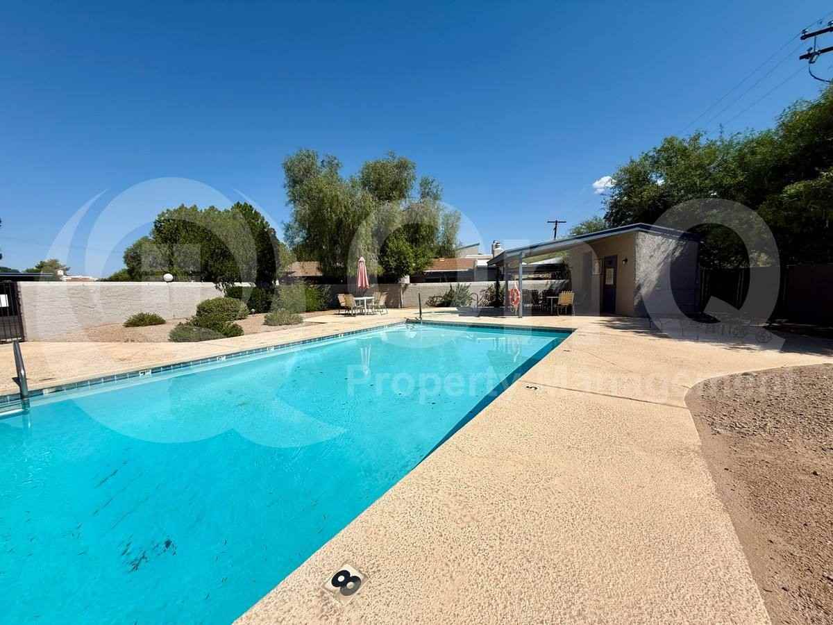 3402 N Richland Dr - Photo 2 of 10