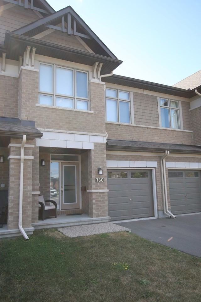 760 Cairn Cres - Photo 3 of 48
