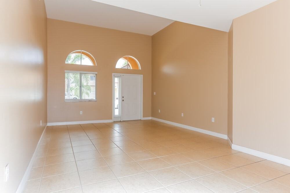 1241 Ne 41st Pl - Photo 3 of 16