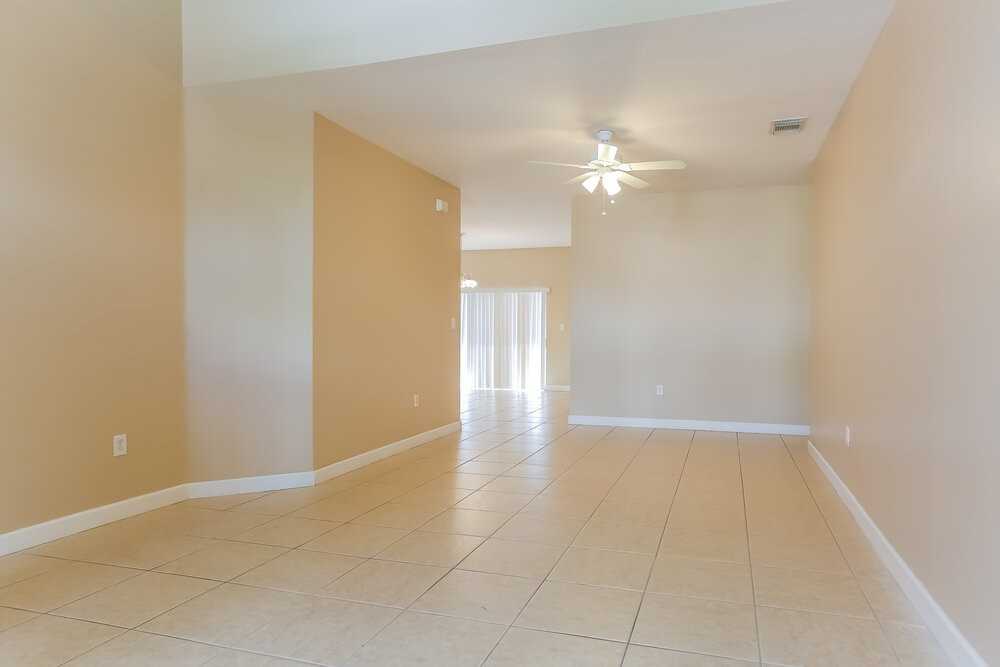 1241 Ne 41st Pl - Photo 4 of 16