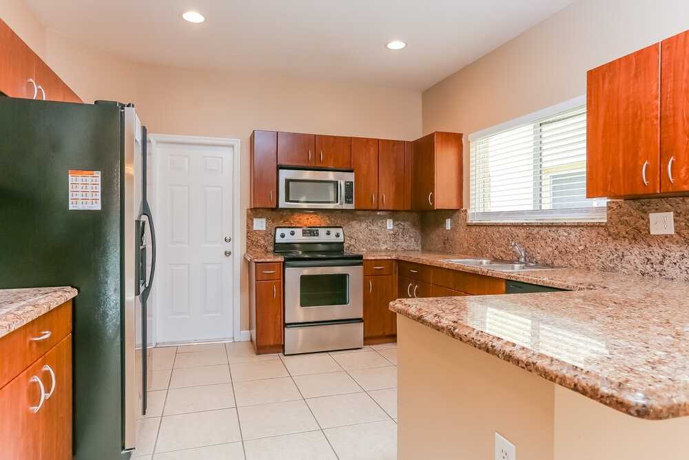 1241 Ne 41st Pl - Photo 6 of 16