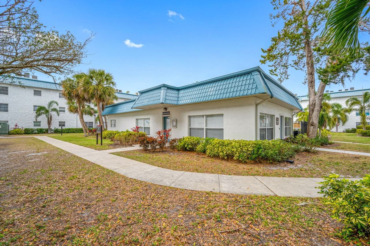 KC Flats Apartments - Photo 2 of 50