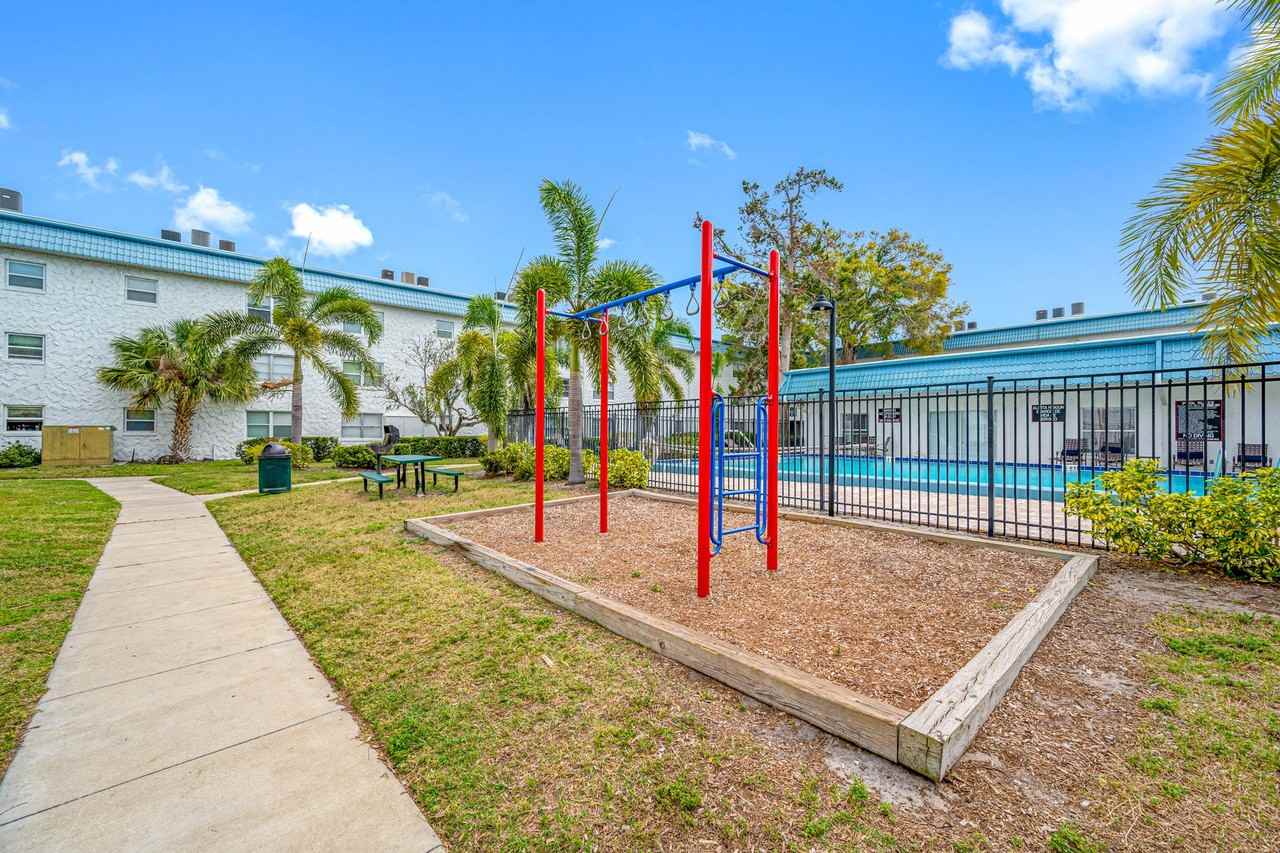 KC Flats Apartments - Photo 3 of 50