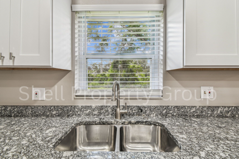 16901 Melba Ln - Photo 2 of 33