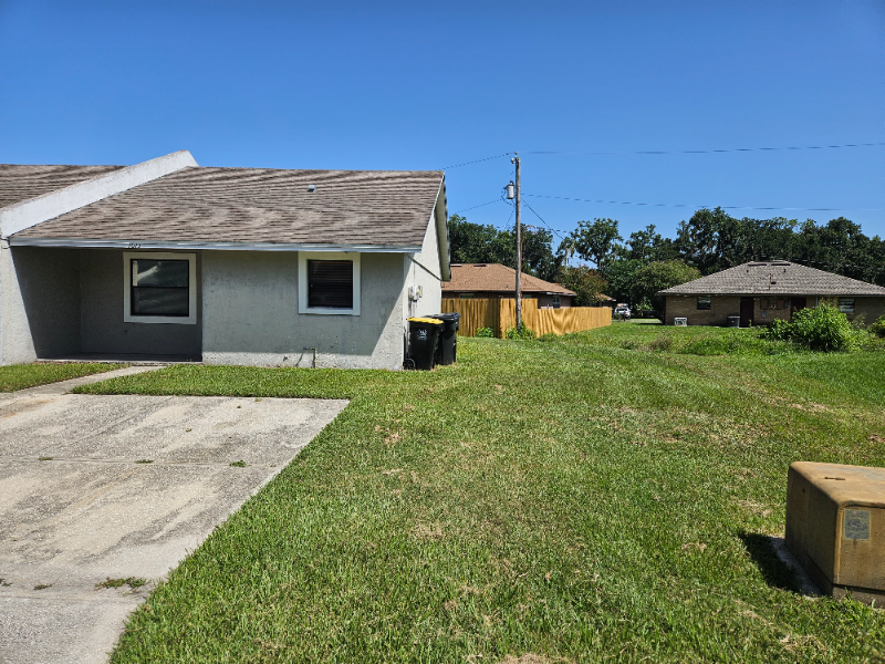 1015 Harden Court - Photo 2 of 12
