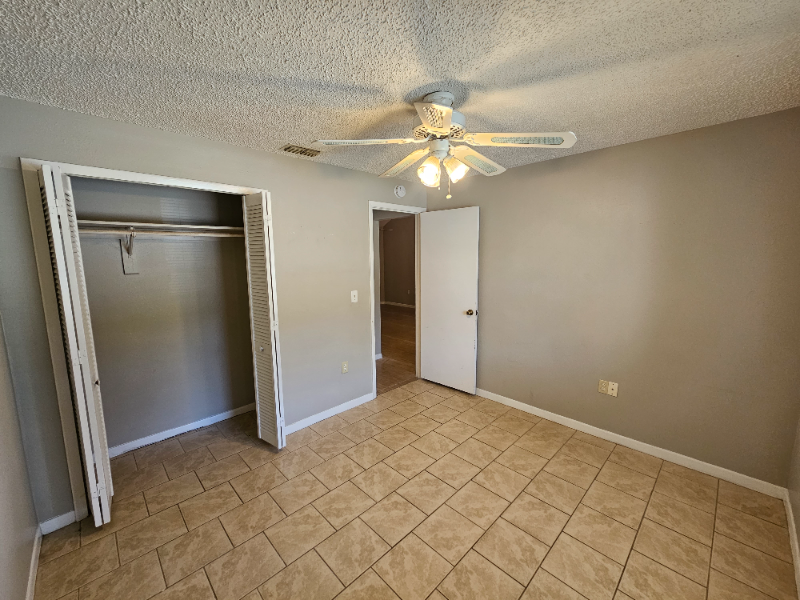 1015 Harden Court - Photo 7 of 12