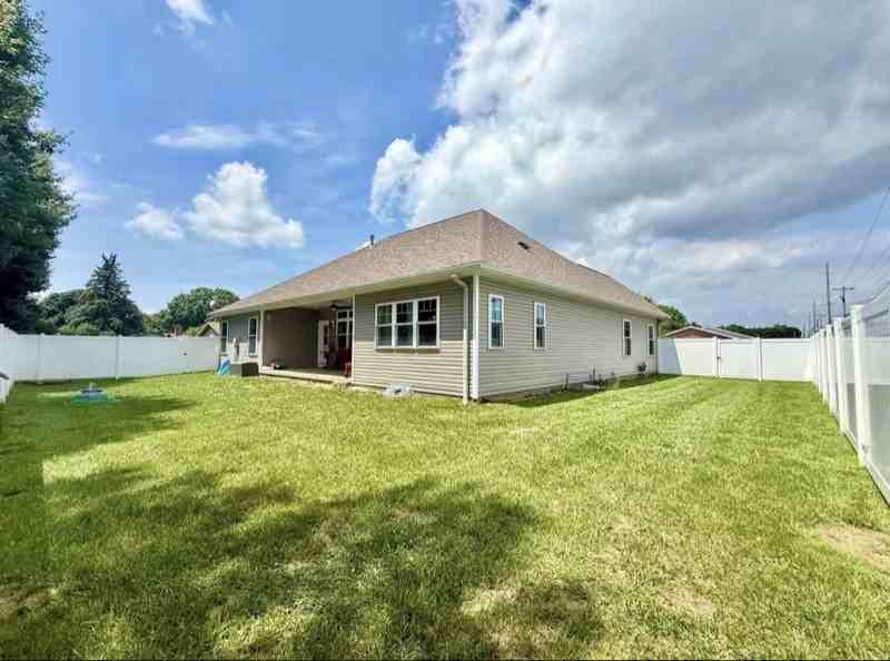 2410 N Wooster Ave - Photo 2 of 22