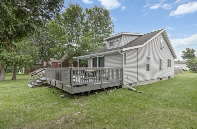 306 Ekman Ave - Photo 2 of 18