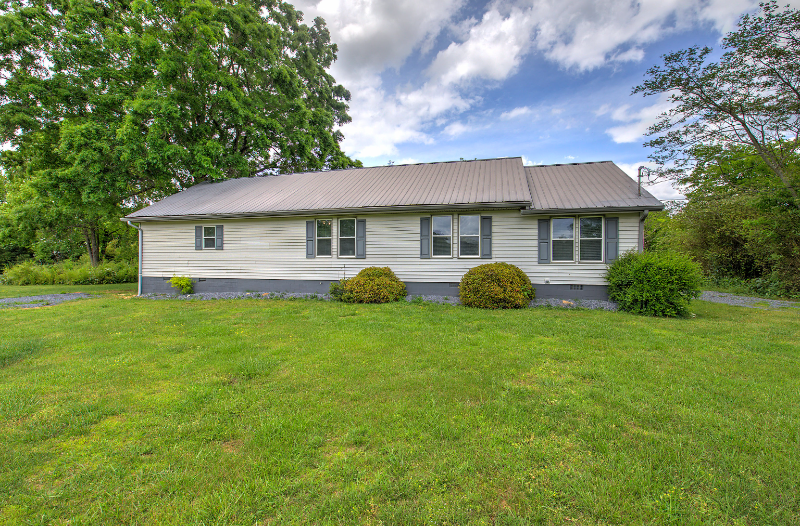 227 Howard Dr - Photo 2 of 20