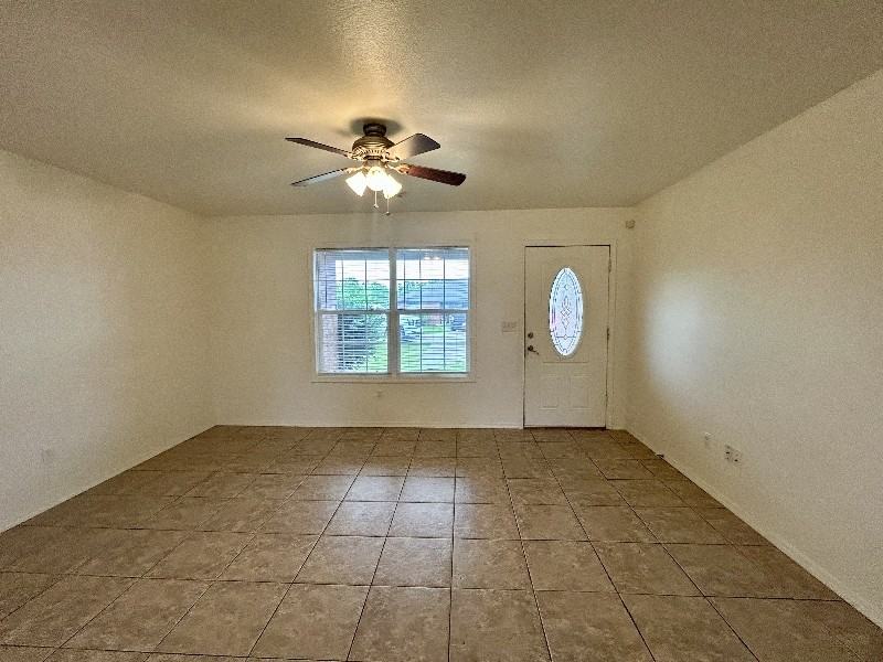 63020 Ecourt #B - Photo 2 of 8