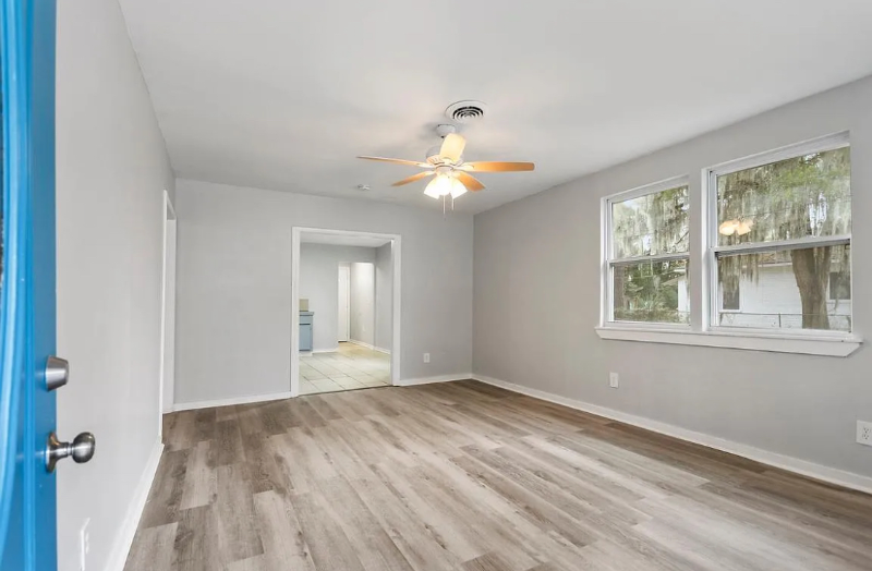 105 W 54th St - Photo 2 of 12