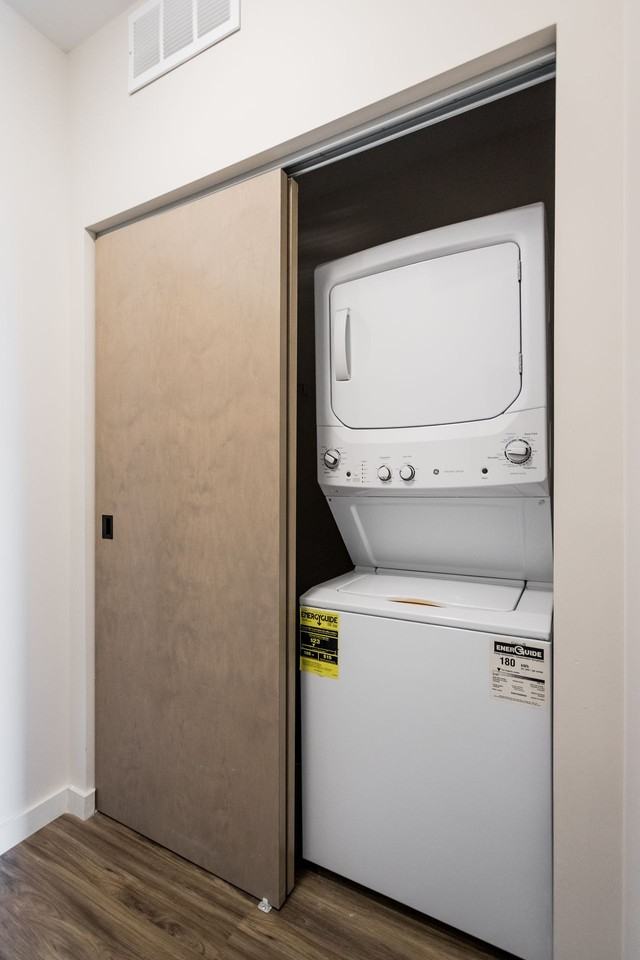 Parker Durand - Photo 5 of 9