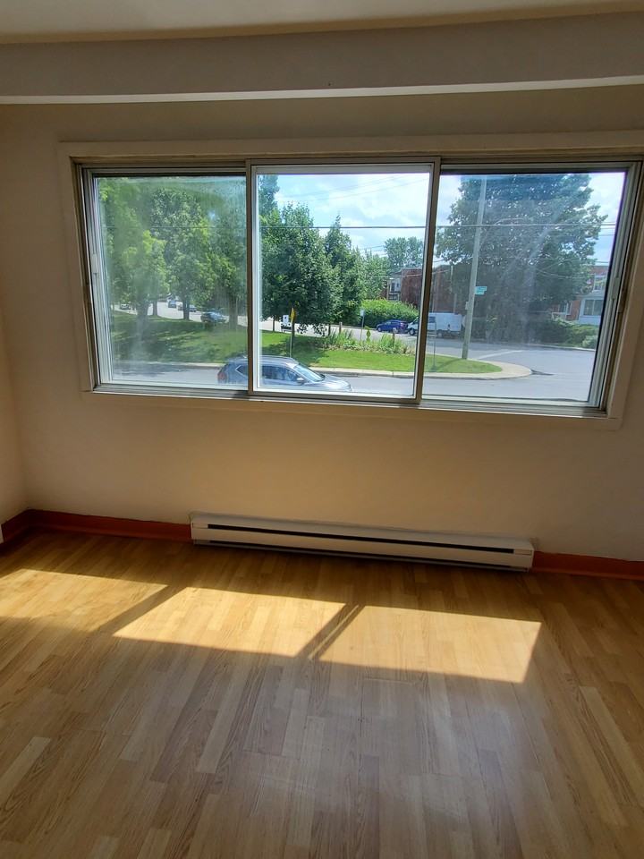 655 Avenue Lacharité #1 - Photo 3 of 20