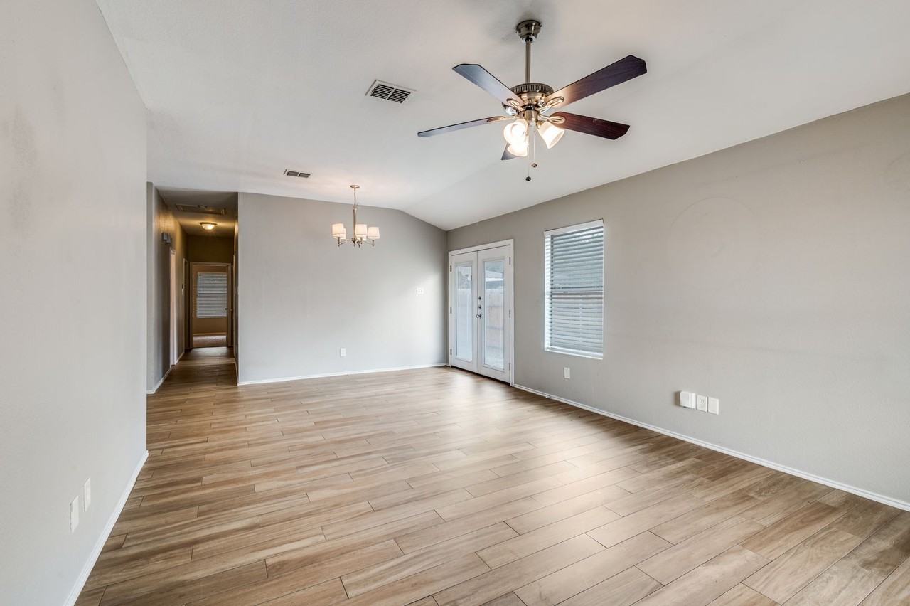 732 River Garden Dr - Photo 3 of 11