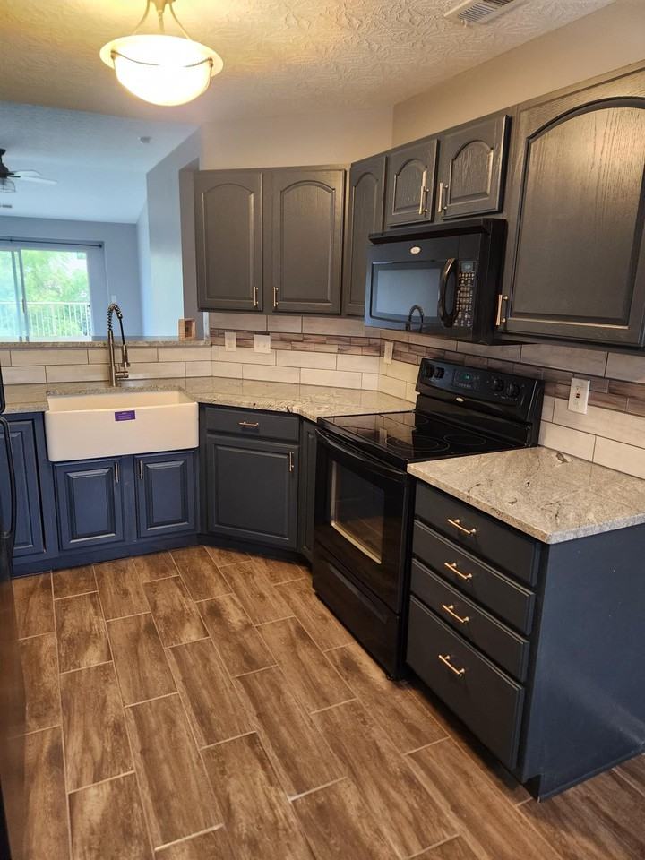 624 Heritage Sq #624 - Photo 3 of 25