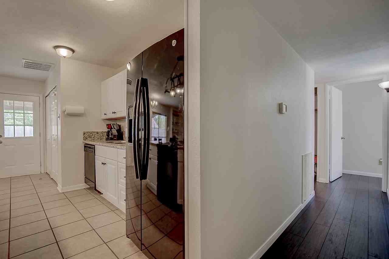 565 Bell Dr #NA - Photo 4 of 30