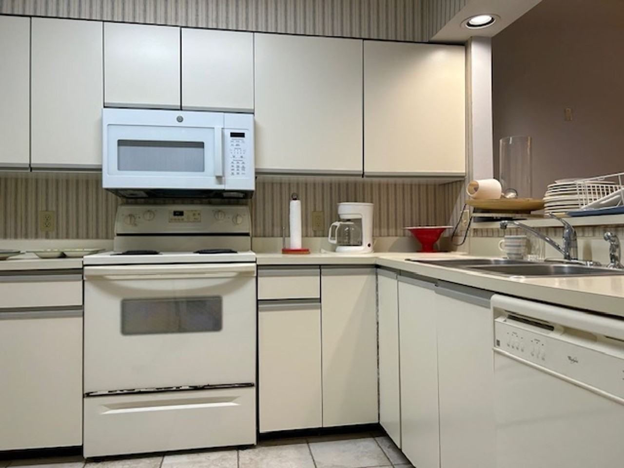 200 Colonnade Clb #203 - Photo 3 of 17