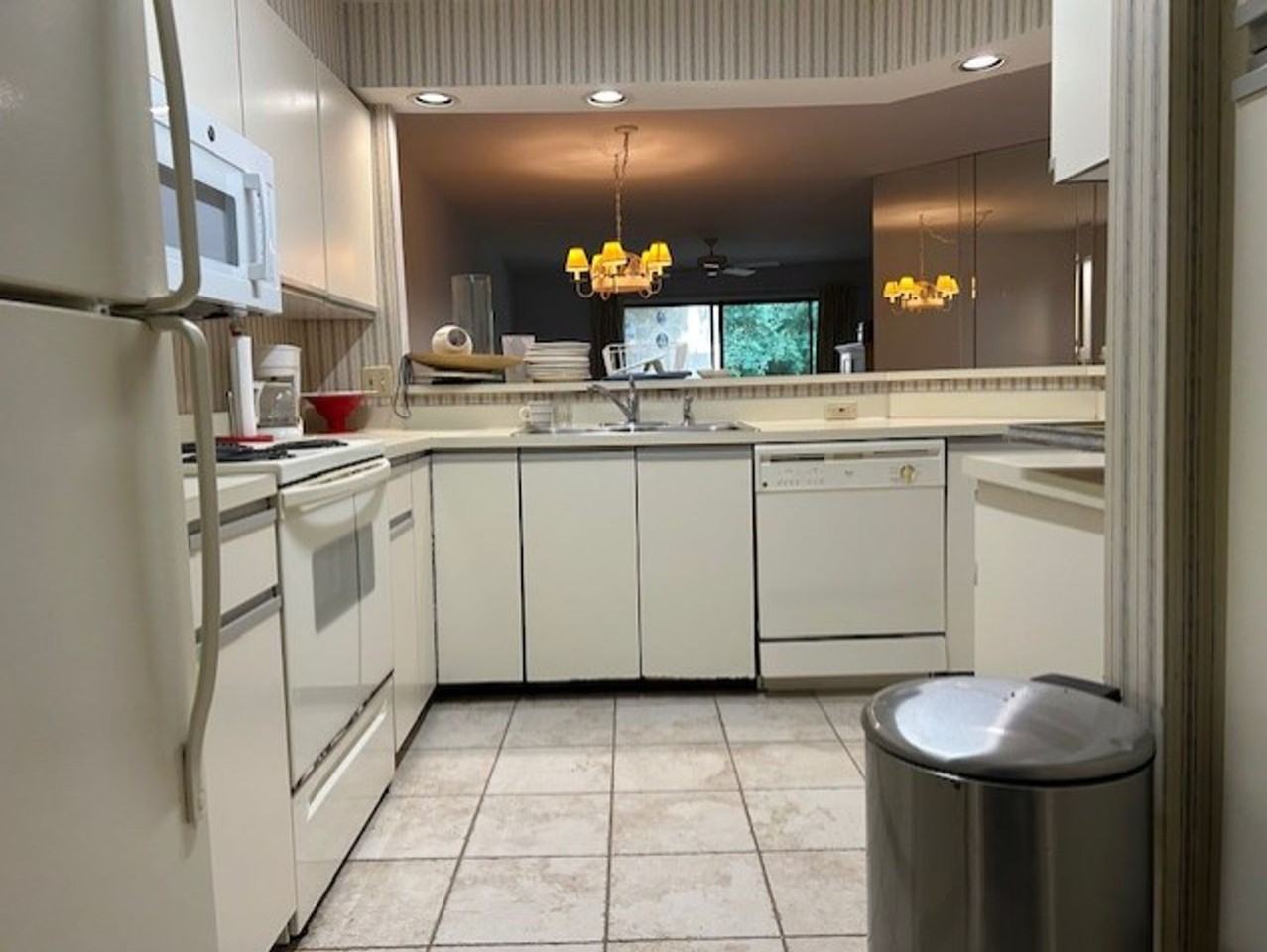 200 Colonnade Clb #203 - Photo 7 of 17