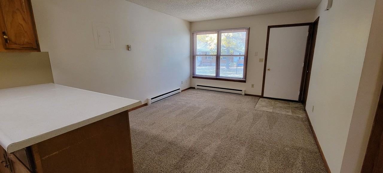 Colfax Manor Apartments - Photo 5 of 50