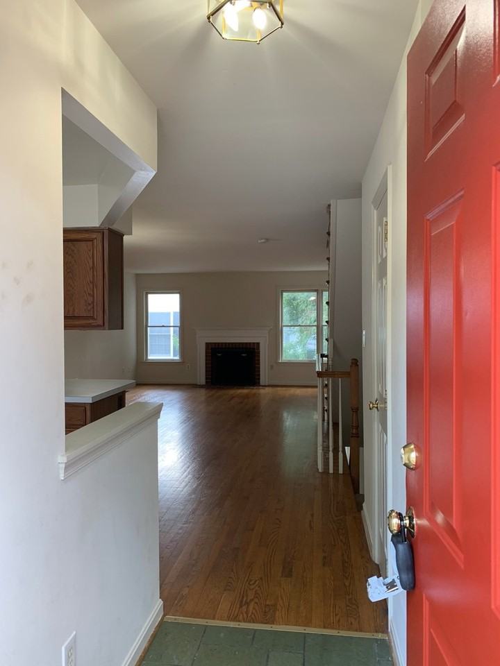 2113 N Tazewell Ct - Photo 2 of 30