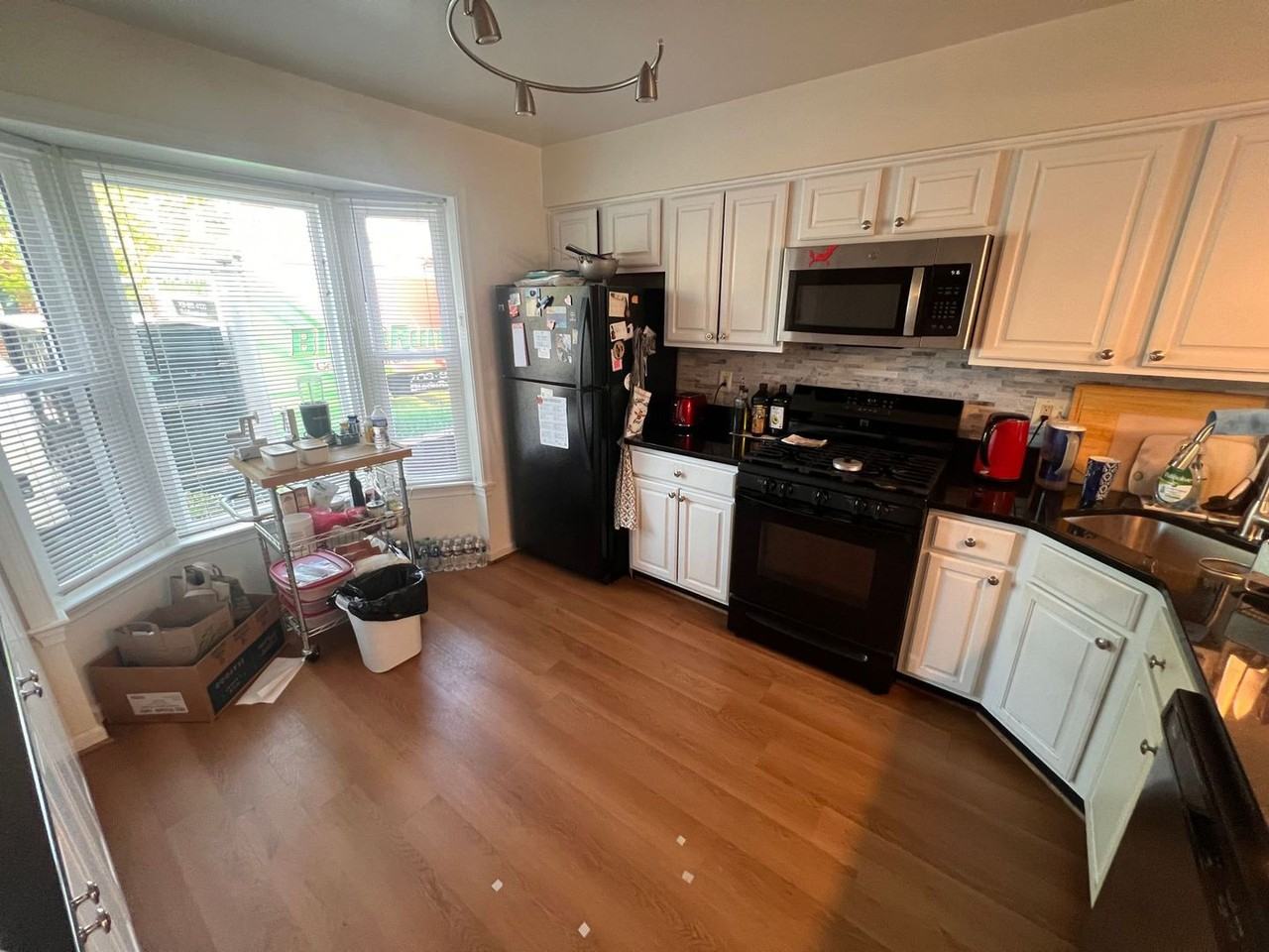 2113 N Tazewell Ct - Photo 3 of 30