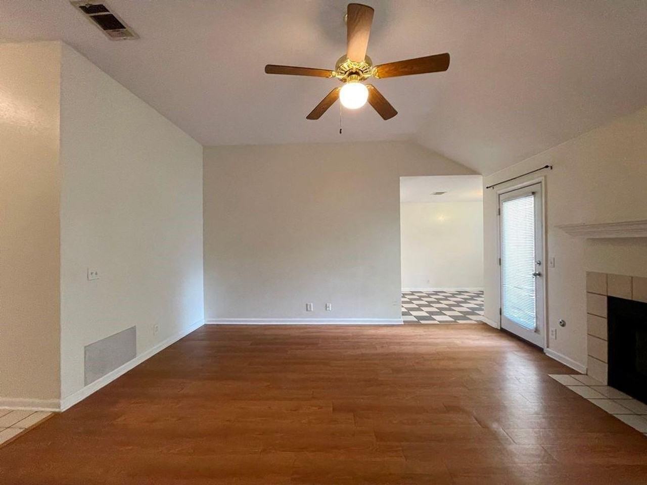 205 Juniper Dr - Photo 3 of 40