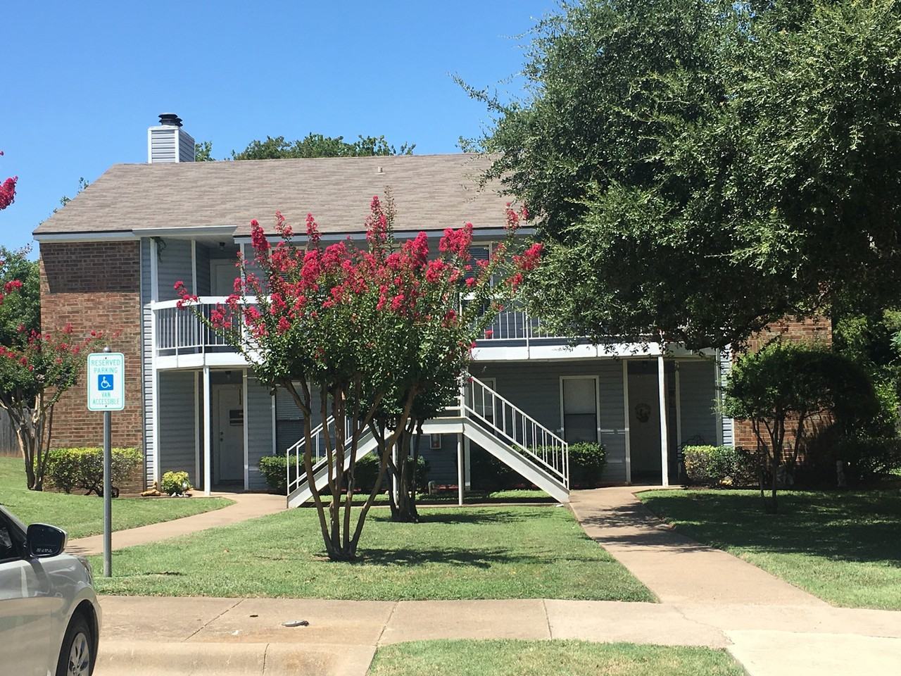 4323 Lake Shore Villa Dr - Photo 2 of 2