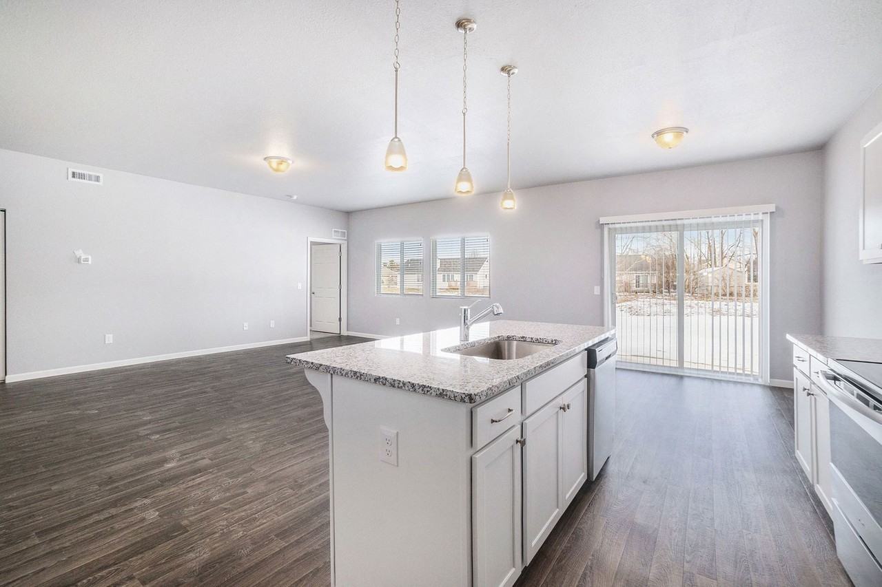 10240 Pennridge Dr - Photo 3 of 14