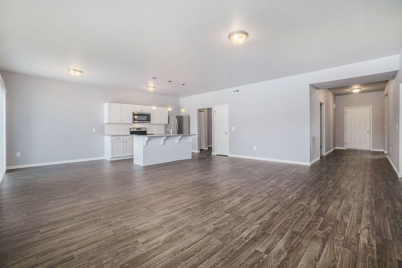 10240 Pennridge Dr - Photo 4 of 14