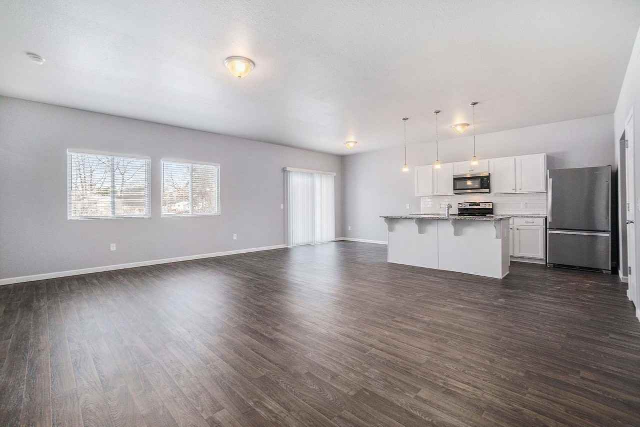10240 Pennridge Dr - Photo 5 of 14