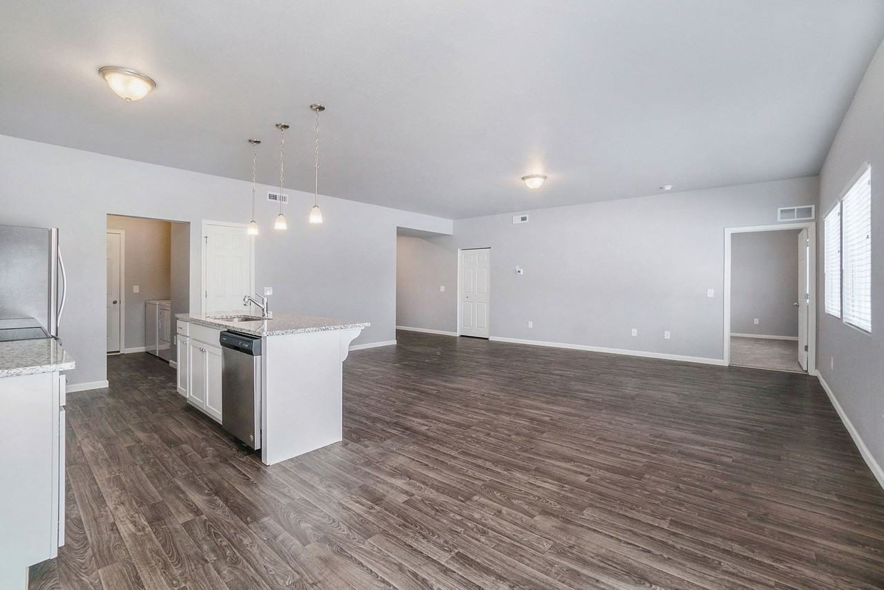 10240 Pennridge Dr - Photo 6 of 14