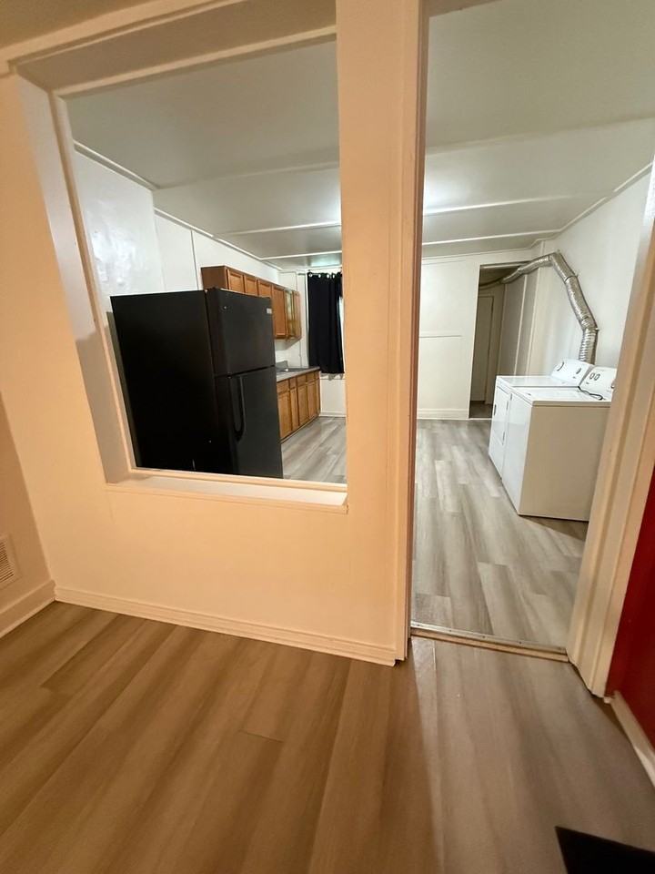 220 N Luzerne Ave - Photo 2 of 8