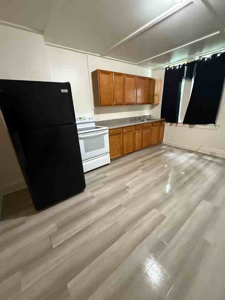 220 N Luzerne Ave - Photo 3 of 8