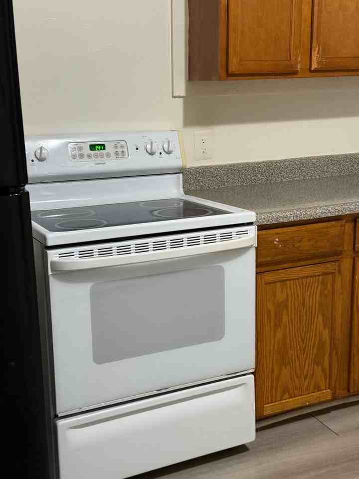 220 N Luzerne Ave - Photo 4 of 8