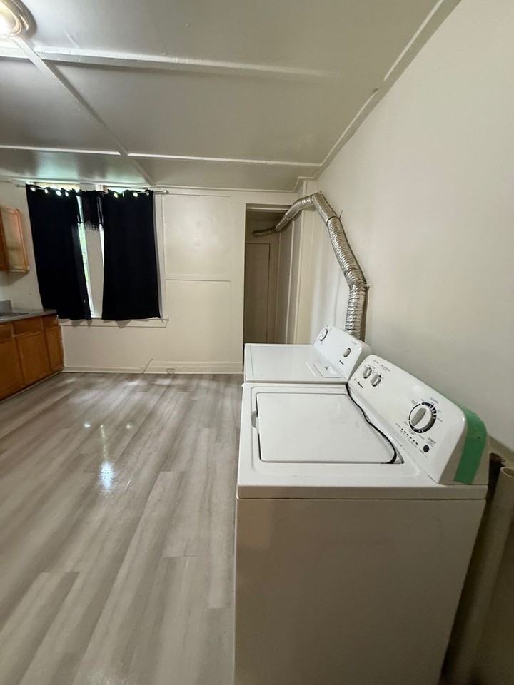 220 N Luzerne Ave - Photo 7 of 8